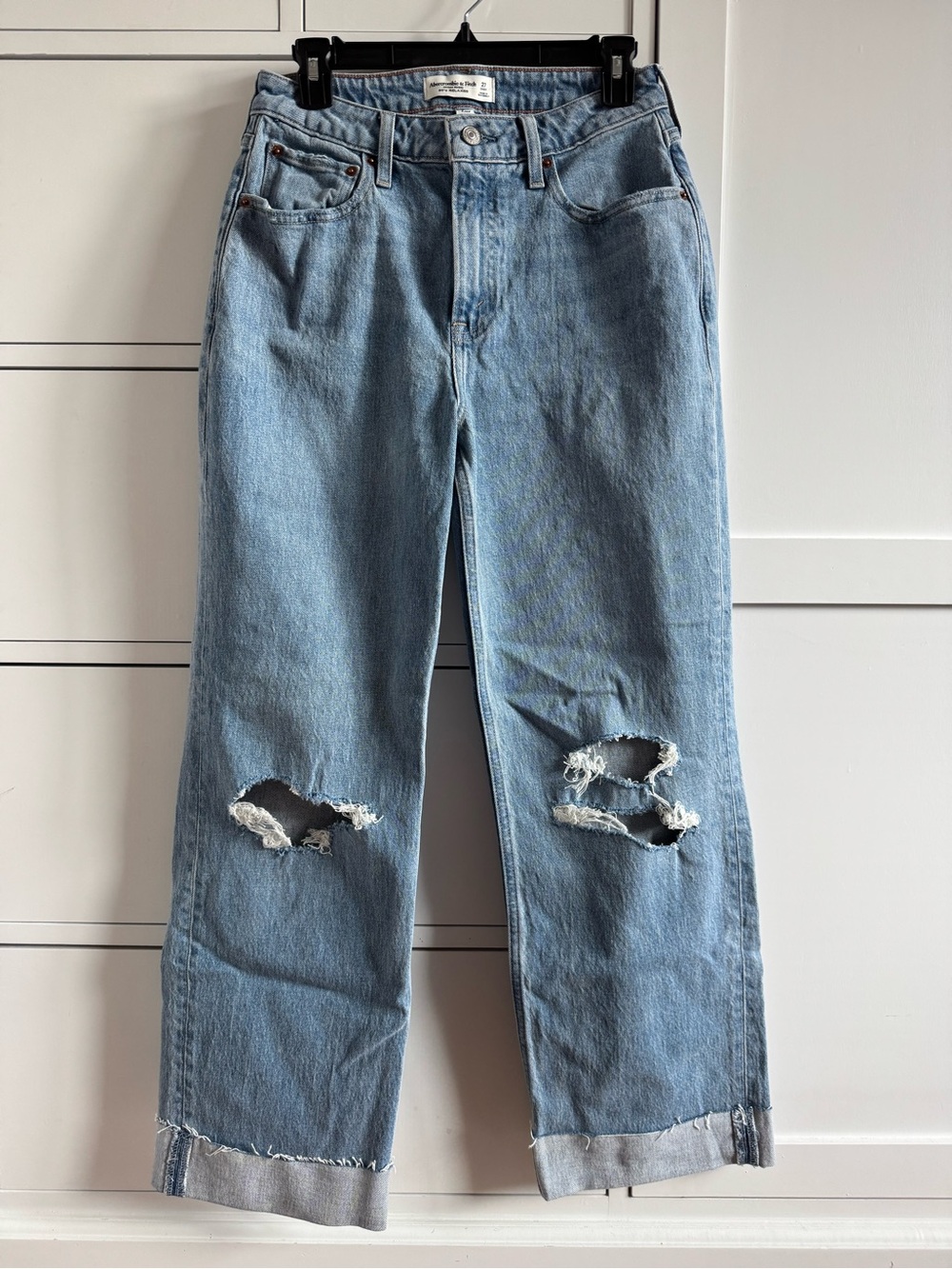 NWOT Abercrombie & Fitch Curve Love High Rise 90s Relaxed Cuffed Hem Jeans